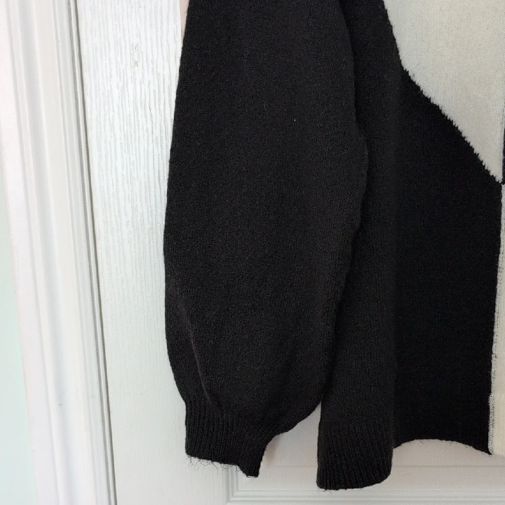 Reitmans Black and Cream Heart Sweater Size 2x - Picture 5 of 8